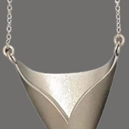 Elegant Bow Pendant Necklace 🎀✨