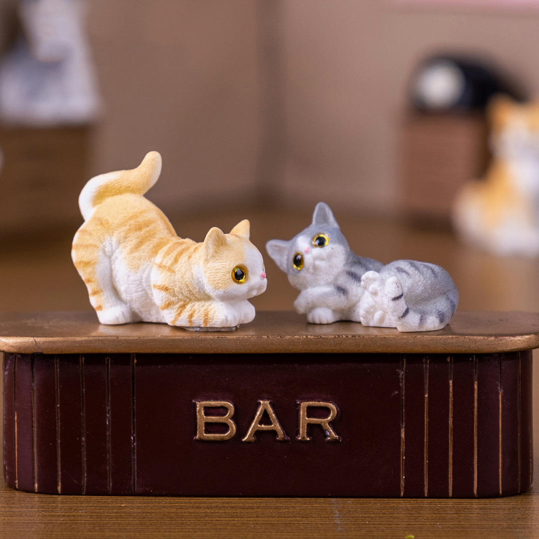 Cute Mini Cat Figurines Set – Adorable Cat Miniatures for Desk & Home Decoration