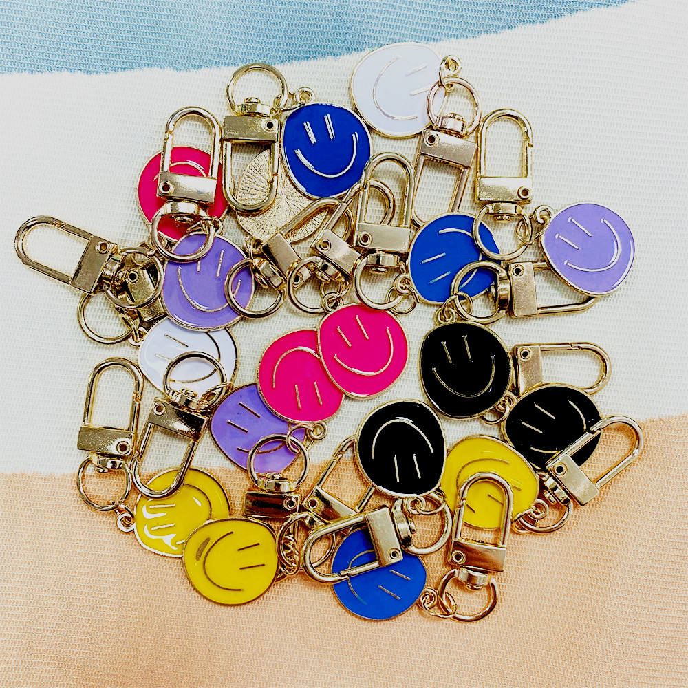 😊✨ Smiley Face Keychain – Cute &amp; Trendy Bag Charm ✨😊